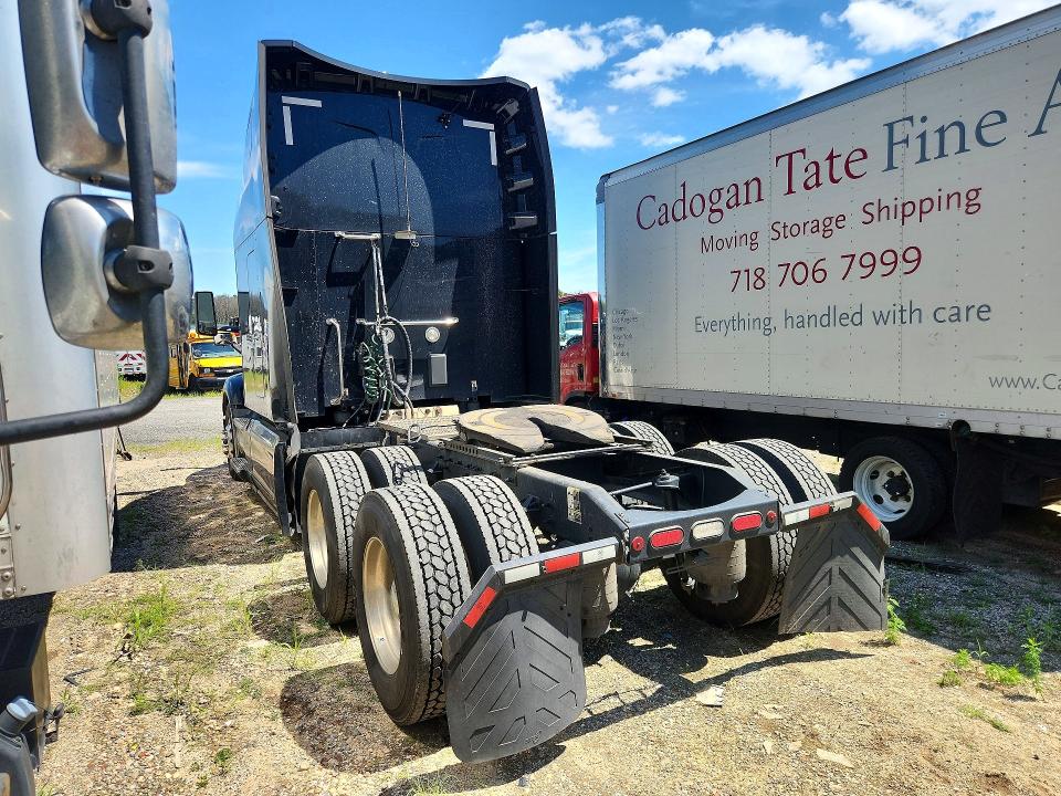 2023 Peterbilt All other VIN 1XPBD49X9PD855818 COPART salvage auction — MINOR DENT/SCRATCHES, CT, sold $39,000 on 2026-09-01 (photo 2)