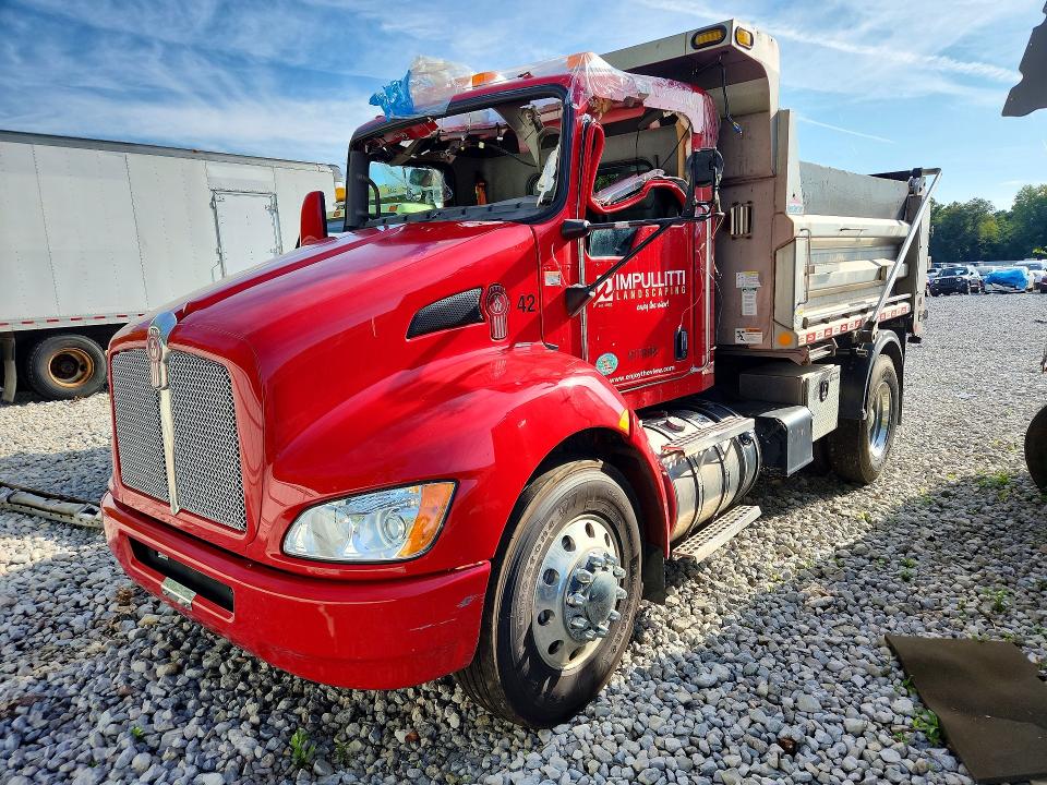 2022 Kenworth Constructi VIN 2NKHHJ7X1NM135971 COPART salvage auction — ROOF, OH - CERT OF TITLE-SALVAGE, sold $70,500 on 2026-09-17 (photo 1)