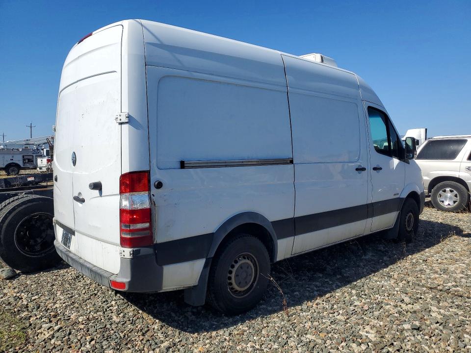 2015 Freightliner Sprinter VIN WDYPE7CC5F5974751 COPART salvage auction — REAR END, FL - DIS/DLR/EXP ONLY CLEAN TITLE, sold $2,200 on 2026-08-17 (photo 3)