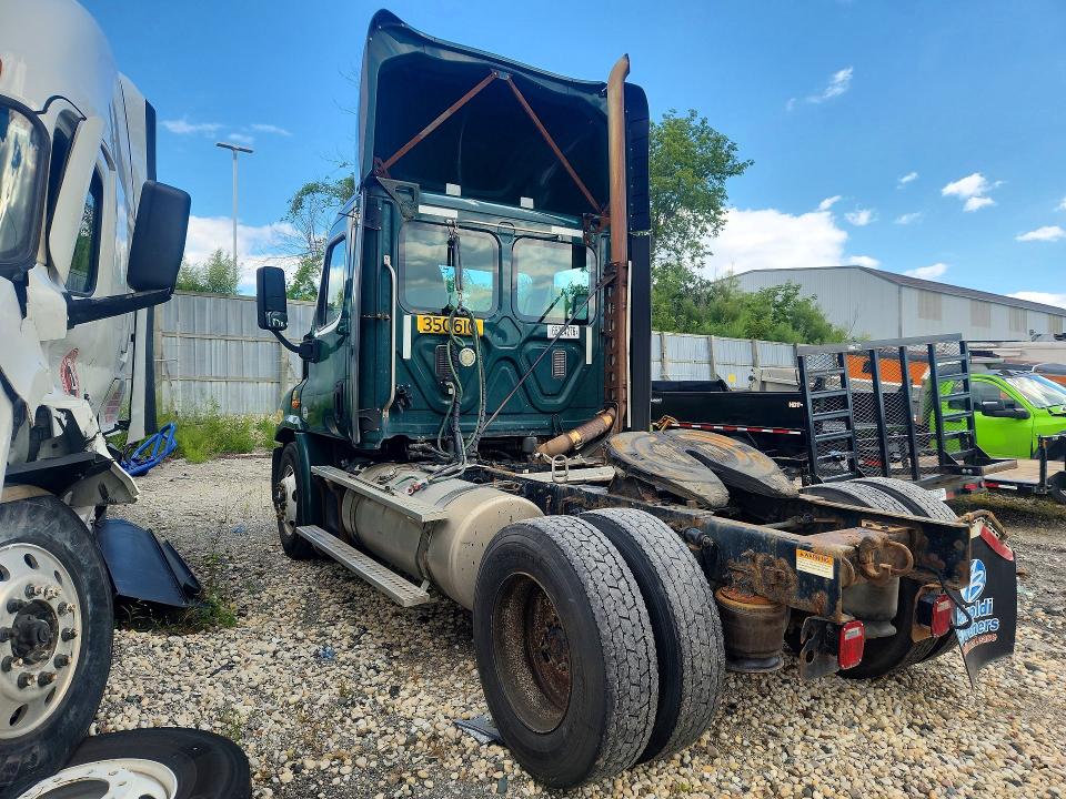 2016 Freightliner Cascadia 113 VIN 3AKBGADV1GDHE0214 COPART salvage auction — MINOR DENT/SCRATCHES, CT, sold $1,550 on 2026-09-08 (photo 2)