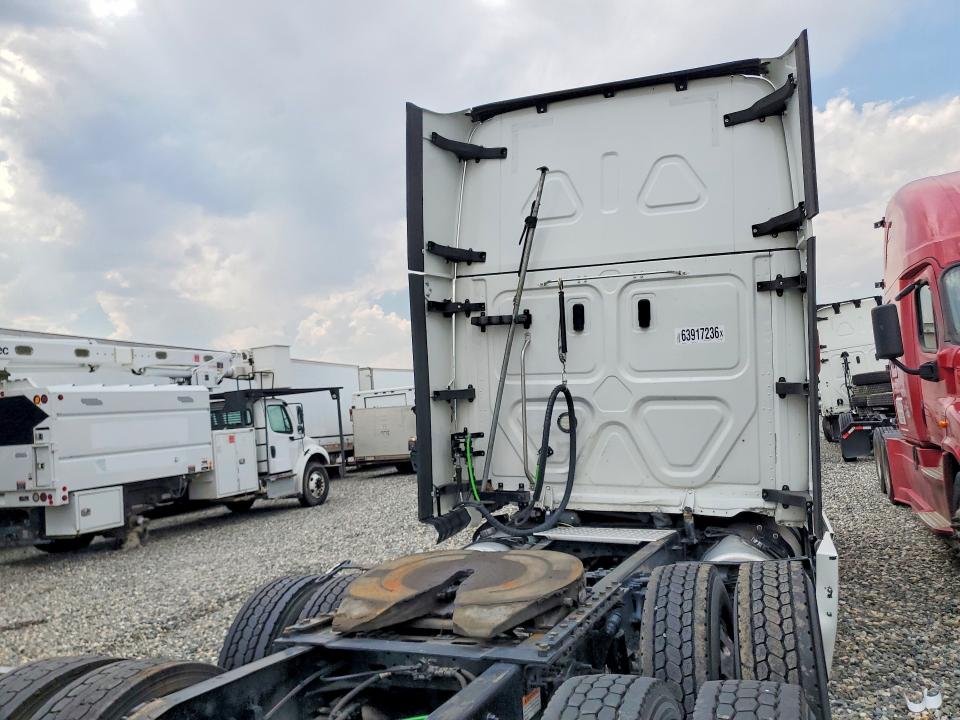 2021 Freightliner Cascadia 126 VIN 3AKJHHDR1MSMA6399 COPART salvage auction — SIDE, SD, sold $7,100 on 2026-08-18 (photo 6)