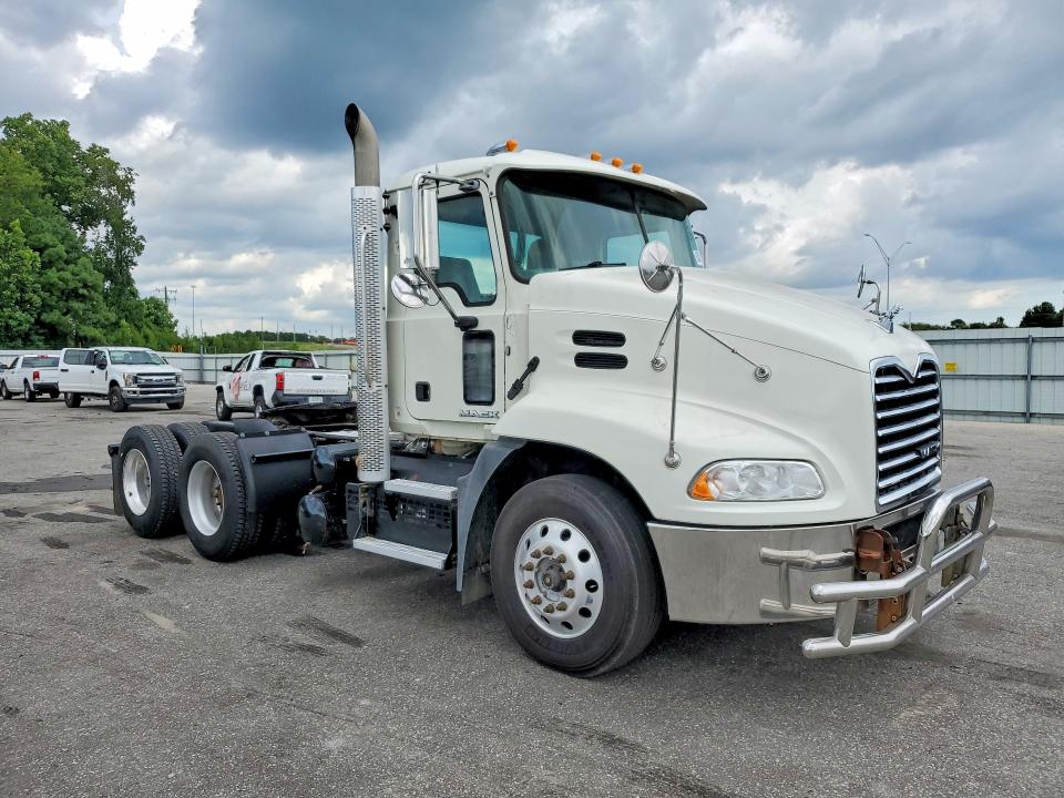2018 Mack Cxu613 VIN 1M1AW09Y1JM085145 COPART salvage auction — FRONT END, NC - CERTIFICATE OF TITLE (P), sold $9,100 on 2026-08-11 (photo 4)
