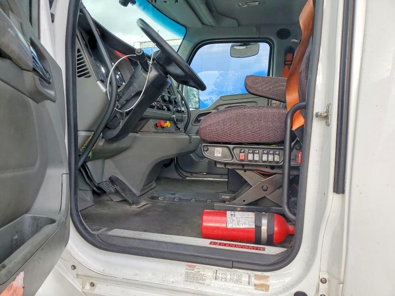 2019 Kenworth All other VIN 1XKYA48X5KJ313152 COPART salvage auction — NORMAL WEAR, IN - CERTIFICATE OF TITLE, sold $3,600 on 2026-09-15 (photo 7)