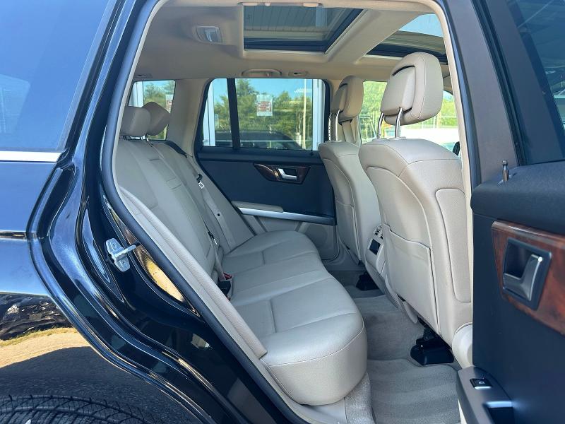 2012 Mercedes-benz Glk-class VIN WDCGG8HB9CF778369 COPART salvage auction — MINOR DENT/SCRATCHES, CT, sold $125 on 2026-08-07 (photo 6)