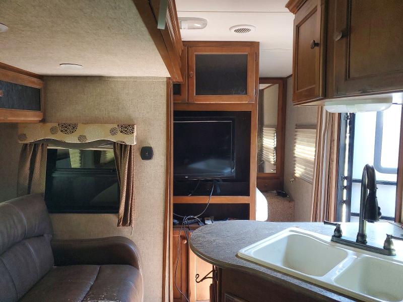 2015 Kyrv Trvl trlr VIN 4YDT31B24F1533221 COPART salvage auction — WATER/FLOOD, RF, sold $2,350 on 2026-09-18 (photo 5)