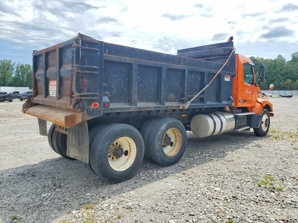 2014 Volvo Vhd VIN 4V4KC9EGXEN151209 COPART salvage auction — MINOR DENT/SCRATCHES, NC - SALVAGE CERT-REBUILT, sold $9,000 on 2026-09-01 (photo 3)