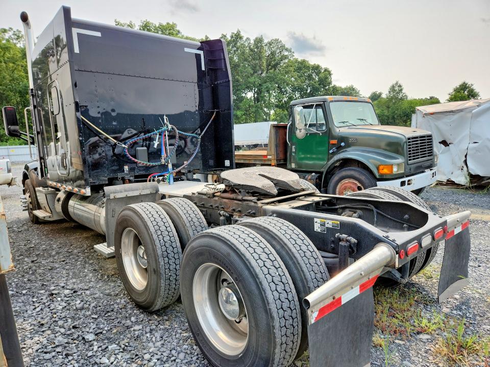 2018 Peterbilt All other VIN 1XPBDP9X5JD472094 COPART salvage auction — MINOR DENT/SCRATCHES, CT, sold $14,300 on 2026-08-18 (photo 2)