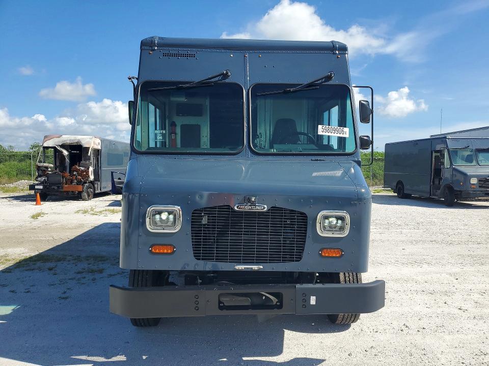 2020 Freightliner All other VIN 4UZAC2EA0LCMH7952 COPART salvage auction — MINOR DENT/SCRATCHES, FL - CERTIFICATE OF TITLE, sold $175 on 2026-09-01 (photo 5)