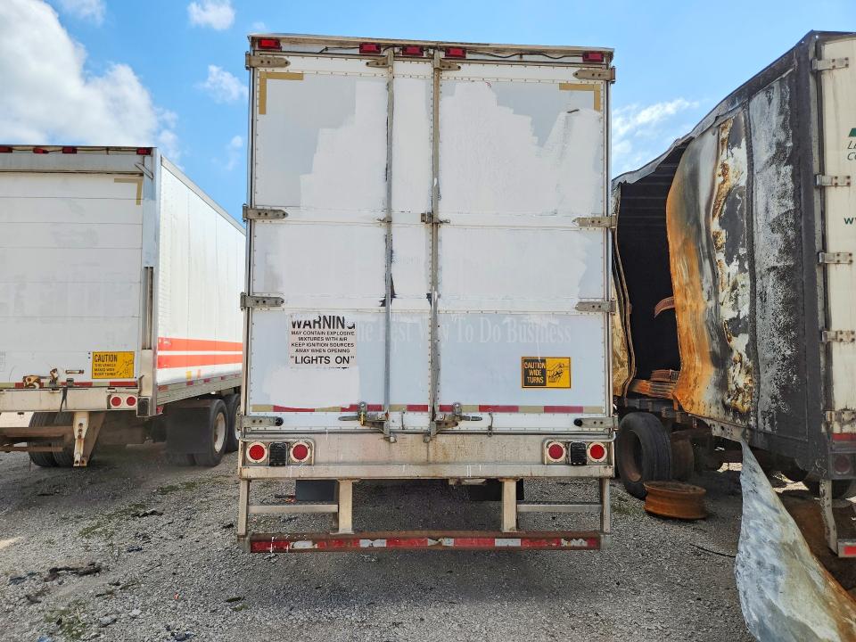 2000 Utility tr VIN 1UYVS2530YM892402 COPART salvage auction — FRONT END, CT, sold $950 on 2026-08-11 (photo 6)