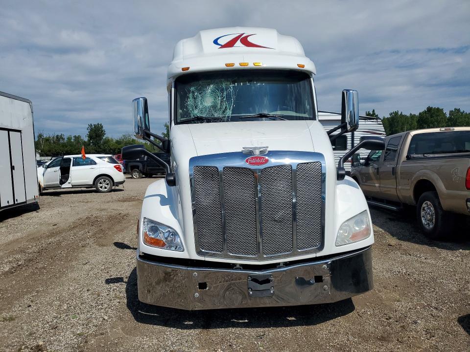 2019 Peterbilt 579 VIN 1XPBDP9X2KD613060 COPART salvage auction — MECHANICAL, CT, sold $3,750 on 2026-09-08 (photo 5)