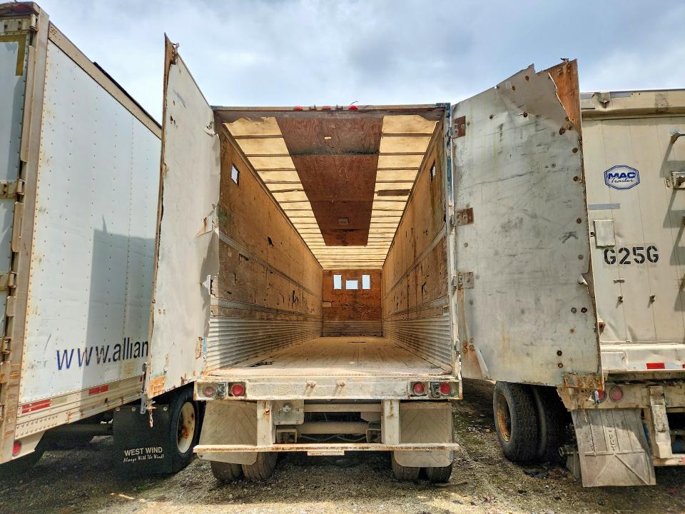 2000 Great dane Unknown VIN 1GRAA9621YB124332 COPART salvage auction — MINOR DENT/SCRATCHES, IL - CERTIFICATE OF TITLE, sold $1,100 on 2026-09-22 (photo 6)