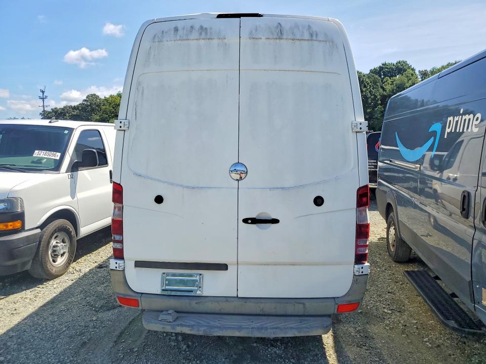 2007 Freightliner Sprinter VIN WDYPE845475167676 COPART salvage auction — NORMAL WEAR, CZ, sold $150 on 2026-08-24 (photo 6)