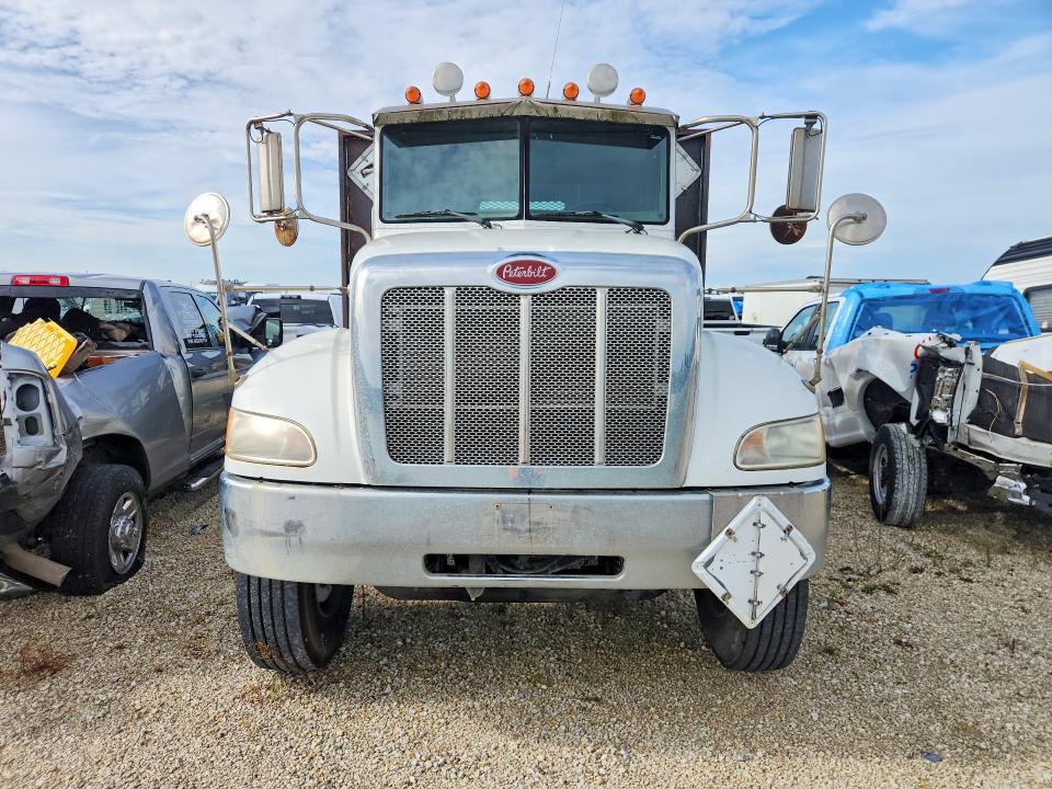 2009 Peterbilt All other VIN 2NPRLN9X79M790949 COPART salvage auction — MINOR DENT/SCRATCHES, CT, sold $7,600 on 2026-08-18 (photo 5)