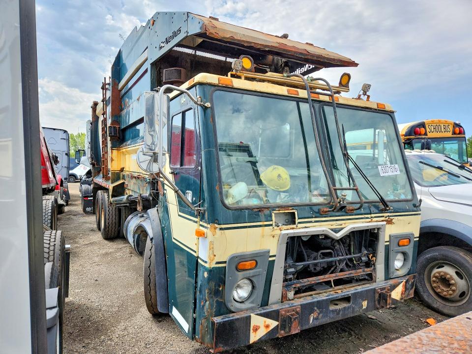2008 Mack 600 rd600 VIN 1M2AU02C88M001560 COPART salvage auction — SIDE, FL - CERTIFICATE OF DESTRUCTION, sold $450 on 2026-09-22 (photo 4)