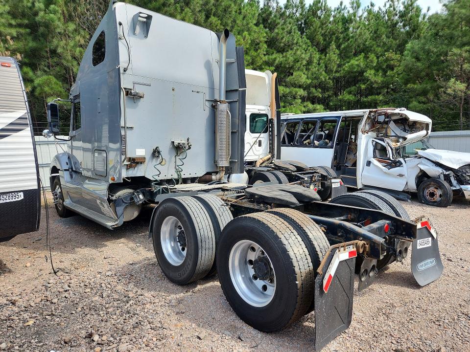 2007 Freightliner All other VIN 1FUJA6CK37LX69675 COPART salvage auction — MINOR DENT/SCRATCHES, VA - CERTIFICATE OF TITLE, sold $3,100 on 2026-09-01 (photo 2)