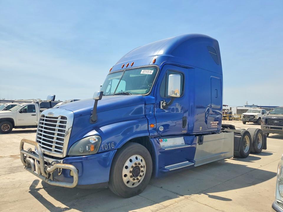 2016 Freightliner All other VIN 3AKJGLD5XGSGX8562 COPART salvage auction — SIDE, SD, sold $7,100 on 2026-08-11 (photo 1)
