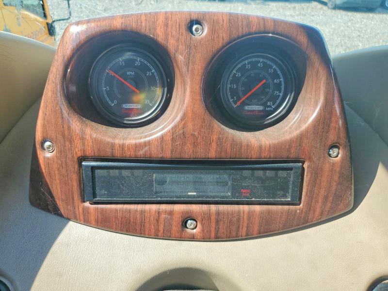 2014 Freightliner All other VIN 4UZAB2DT6DCFH0128 COPART salvage auction — MINOR DENT/SCRATCHES, IN - CERTIFICATE OF TITLE, sold $35,000 on 2026-08-25 (photo 8)