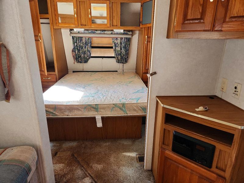 2000 Jaycee VIN 1UJBJ02P3Y1C20368 COPART salvage auction — NORMAL WEAR, CT, sold $150 on 2026-08-28 (photo 5)