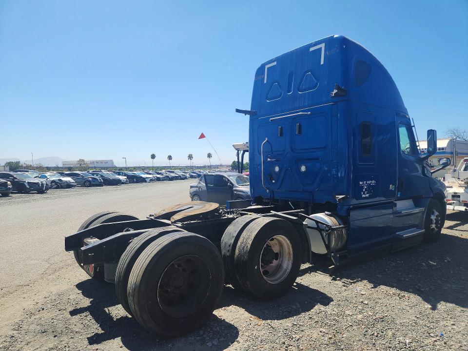 2022 Freightliner All other VIN 3AKJHHDR0NSMF6583 COPART salvage auction — FRONT END, CA - DIS/DLR/EXP ONLY CLEAN TITLE, sold $25,500 on 2026-08-25 (photo 3)
