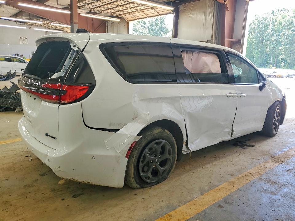 2024 Chrysler Pacifica VIN 2C4RC1S71RR111951 COPART salvage auction — ROLLOVER, Fl - Dlr Only Cert Of Destruction, sold $7,800 on 2026-09-02 (photo 3)