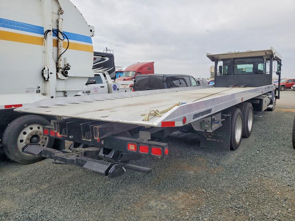 2017 Kenworth T680 VIN 1XKYDP9X6HJ135879 COPART salvage auction — MINOR DENT/SCRATCHES, WI - DIS/DLR/EXP ONLY CLEAN TITLE, sold $18,300 on 2026-08-18 (photo 3)