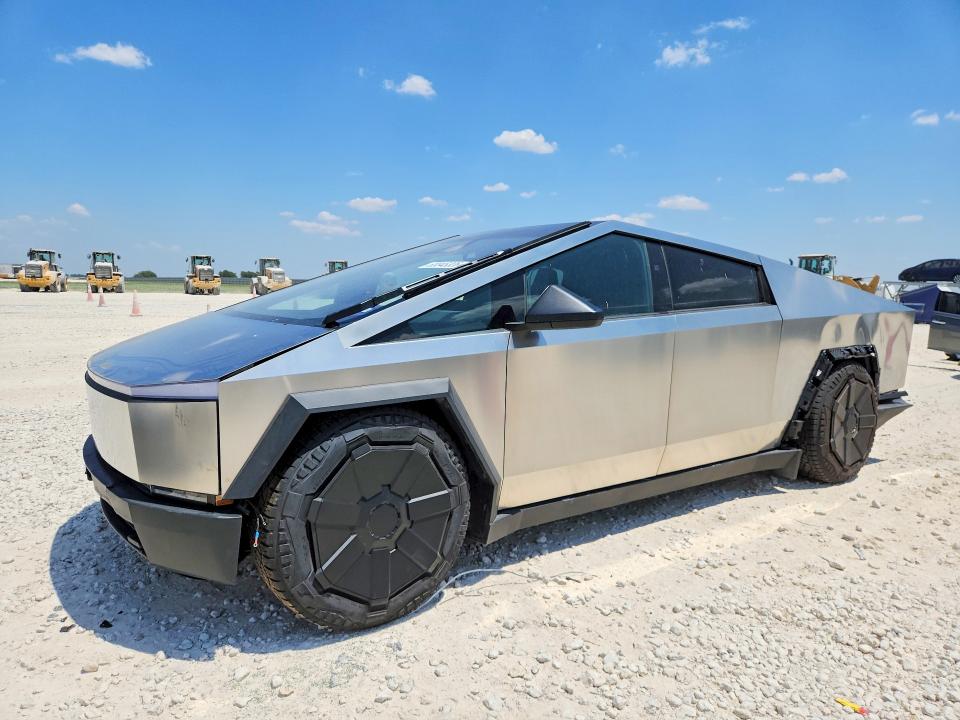 2025 Tesla Cybertruck VIN 7G2CEHED6SA076023 — COPART salvage auction photo