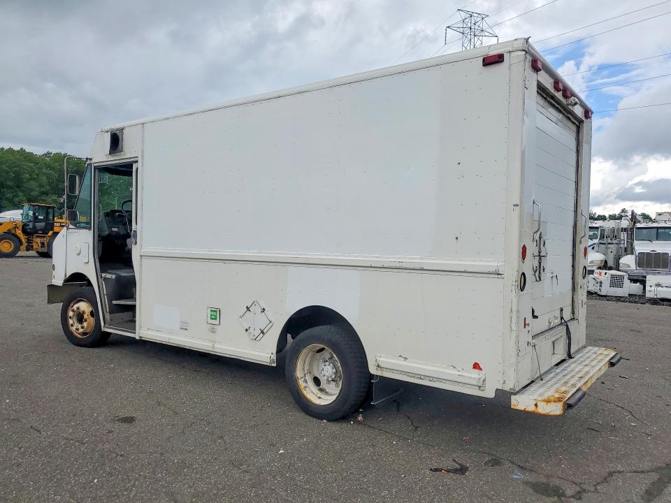 2001 Freightliner Chassis VIN 4UZAANBW71CH53250 COPART salvage auction — MINOR DENT/SCRATCHES, CT, sold $150 on 2026-08-20 (photo 2)