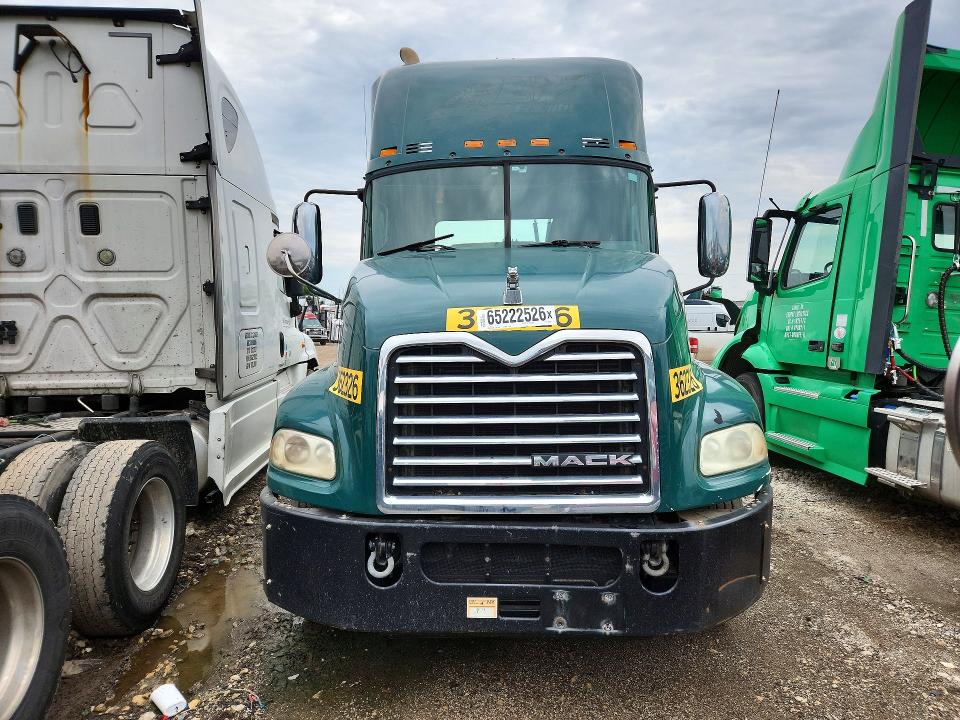 2017 Mack Cxu612 VIN 1M1AW01X3HM009634 COPART salvage auction — NORMAL WEAR, OK - CERTIFICATE OF TITLE (P), sold $475 on 2026-09-24 (photo 5)