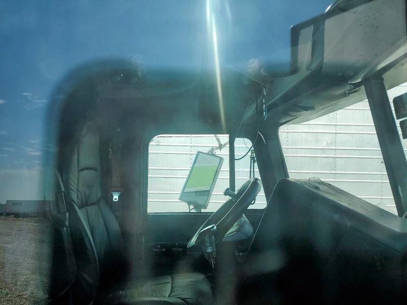 2001 Freightliner All models VIN 1FUJAHCG61LG86064 COPART salvage auction — FRONT END, TX - SALVAGE VEHICLE TITLE, sold $5,600 on 2026-07-09 (photo 5)