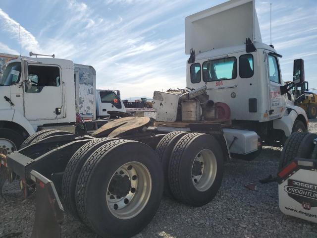 2016 Peterbilt tractor All models VIN 1XPBDP9X4GD308618 COPART salvage auction — MECHANICAL, CT, sold $3,600 on 2026-07-13 (photo 4)