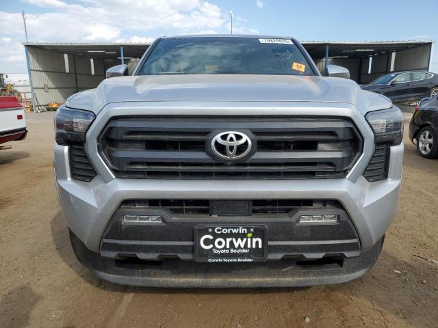 2025 Toyota Tacoma VIN 3TMLB5JN2SM136225 COPART salvage auction — BIOHAZARD/CHEMICAL, Co - Salvage Title, sold $16,000 on 2026-07-09 (photo 5)