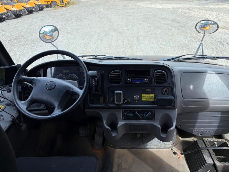 2015 Freightliner Chassis VIN 4UZABRDU3FCFW9494 COPART salvage auction — NORMAL WEAR, MA - CERTIFICATE OF TITLE (P), sold $1,350 on 2026-10-12 (photo 9)