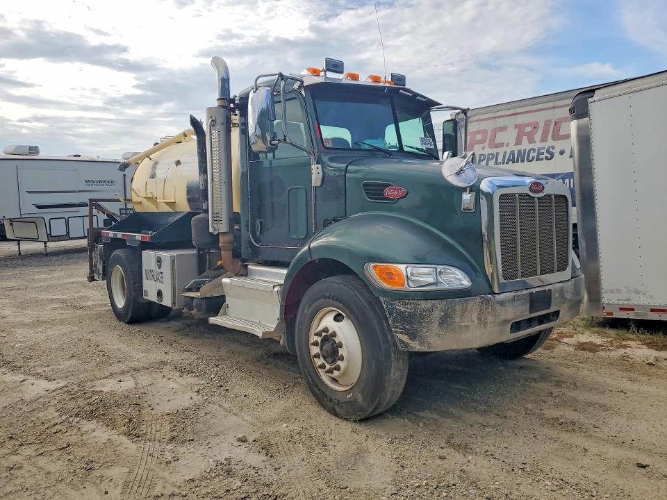 2013 Peterbilt 337 VIN 2NP2HM7X6DM188889 COPART salvage auction — NORMAL WEAR, NJ - CERTIFICATE OF TITLE, sold $5,600 on 2026-10-23 (photo 4)