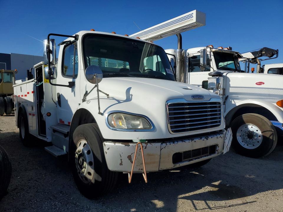 2017 Frht - freightliner All other VIN 1FVACWDT8CHBK2234 COPART salvage auction — SIDE, DV, sold $1,850 on 2026-09-28 (photo 4)