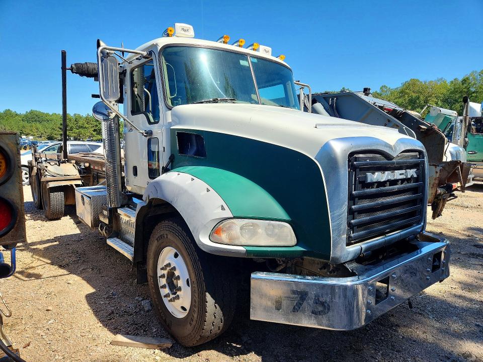 2017 Mack Unknown VIN 1M2AX33C8HM011285 COPART salvage auction — STRIPPED, FL - CERTIFICATE OF DESTRUCTION, sold $15,000 on 2026-09-22 (photo 4)