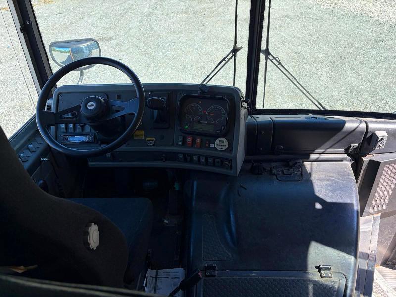 2015 Thomas All other VIN 1T88P9E14F1278356 COPART salvage auction — NORMAL WEAR, MA - CERTIFICATE OF TITLE (P), sold $5,500 on 2026-09-18 (photo 9)
