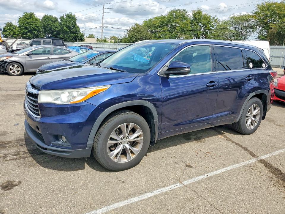 2014 Toyota Highlander VIN 5TDJKRFH5ES021057 — COPART salvage auction photo