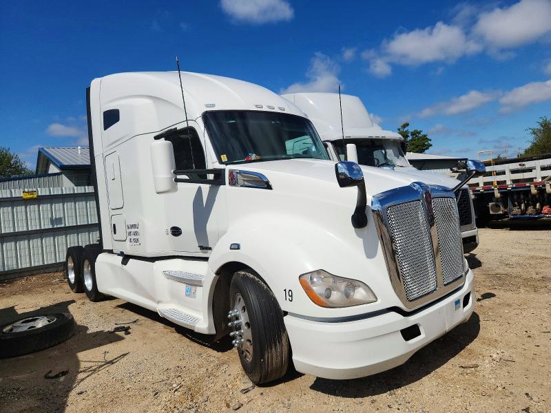 2019 Kenworth T680 VIN 1XKYDP9X8KJ229155 — COPART salvage auction photo