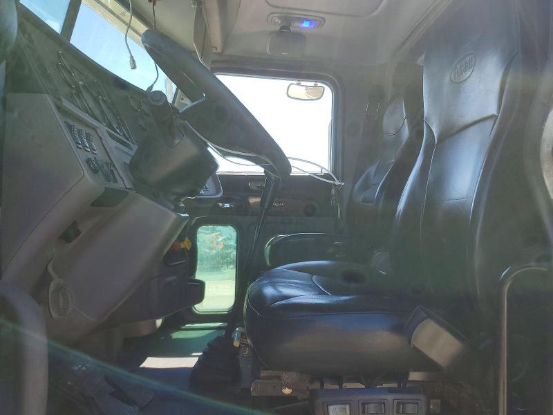 2011 Peterbilt All other VIN 1XPTD49X1BD117136 COPART salvage auction — MINOR DENT/SCRATCHES, DV, sold $18,200 on 2026-10-13 (photo 7)