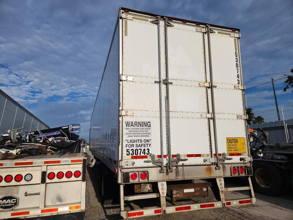 2010 Utility Vs2ra VIN 1UYVS2532AM833910 COPART salvage auction — MINOR DENT/SCRATCHES, IL - CERTIFICATE OF TITLE (P), sold $575 on 2026-10-12 (photo 2)