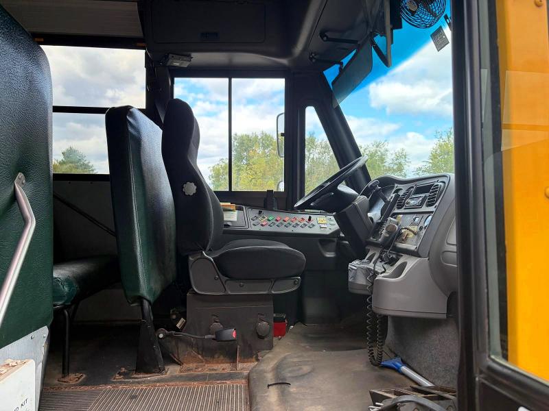 2015 Freightliner Chassis VIN 4UZABRDU7FCFW9496 COPART salvage auction — NORMAL WEAR, MA - CERTIFICATE OF TITLE (P), sold $125 on 2026-09-24 (photo 5)