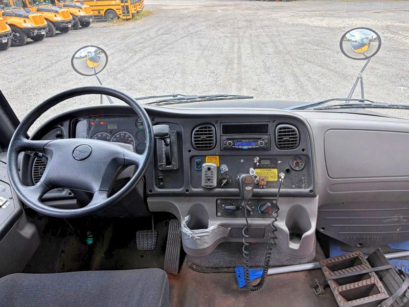 2015 Freightliner Chassis VIN 4UZABRDU7FCFW9496 COPART salvage auction — NORMAL WEAR, MA - CERTIFICATE OF TITLE (P), sold $125 on 2026-09-24 (photo 9)