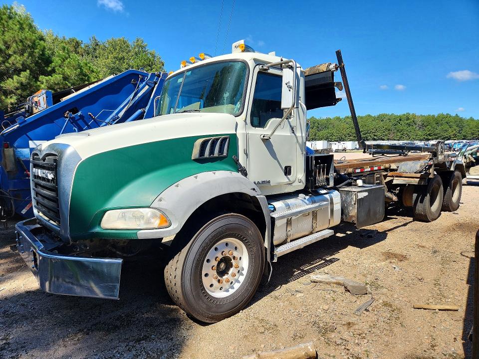 2017 Mack Unknown VIN 1M2AX33C8HM011285 — COPART salvage auction photo