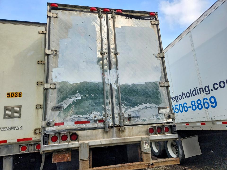 2011 Great dane Trailers VIN 1GRAA0625BW702105 COPART salvage auction — NORMAL WEAR, CT, sold $925 on 2026-10-13 (photo 6)
