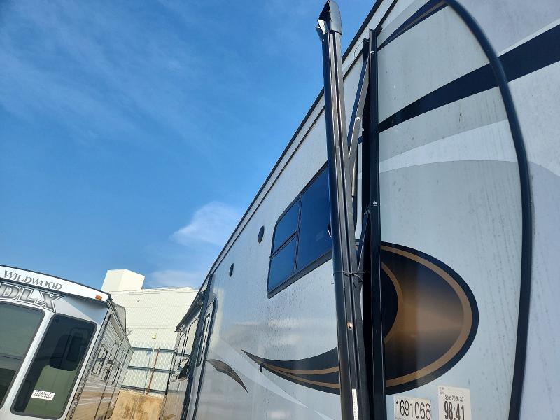 2022 Keystone rv Sprinter s VIN 4YDF30R22M1533597 COPART salvage auction — SIDE, RP, sold $21,500 on 2026-09-22 (photo 9)