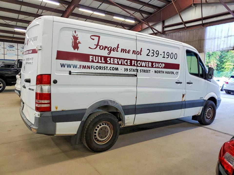 2013 Freightliner Sprinter VIN WDYPE7CCXD5785557 COPART salvage auction — MINOR DENT/SCRATCHES, CT - CERTIFICATE OF TITLE (P), sold $475 on 2026-10-09 (photo 3)