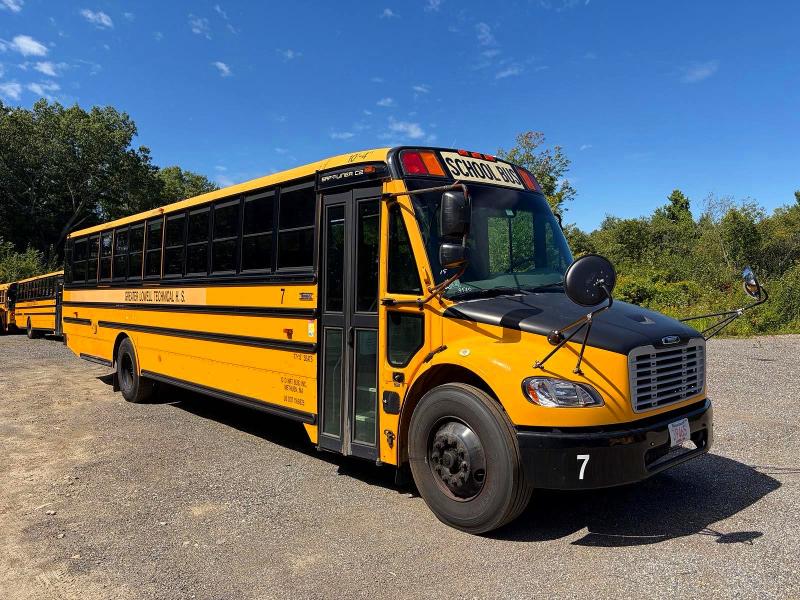 2015 Freightliner Chassis VIN 4UZABRDU0FCFW9520 COPART salvage auction — NORMAL WEAR, MA - CERTIFICATE OF TITLE (P), sold $825 on 2026-09-24 (photo 1)