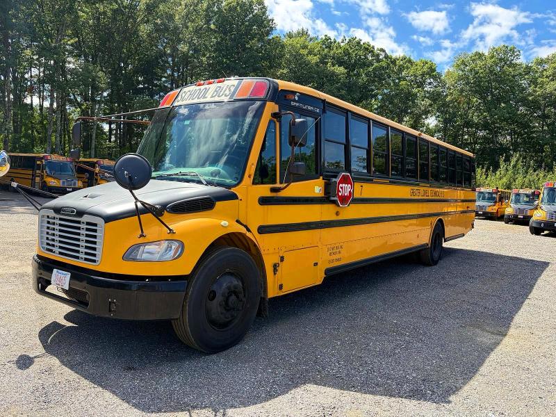 2015 Freightliner Chassis VIN 4UZABRDU0FCFW9520 COPART salvage auction — NORMAL WEAR, MA - CERTIFICATE OF TITLE (P), sold $825 on 2026-09-24 (photo 2)