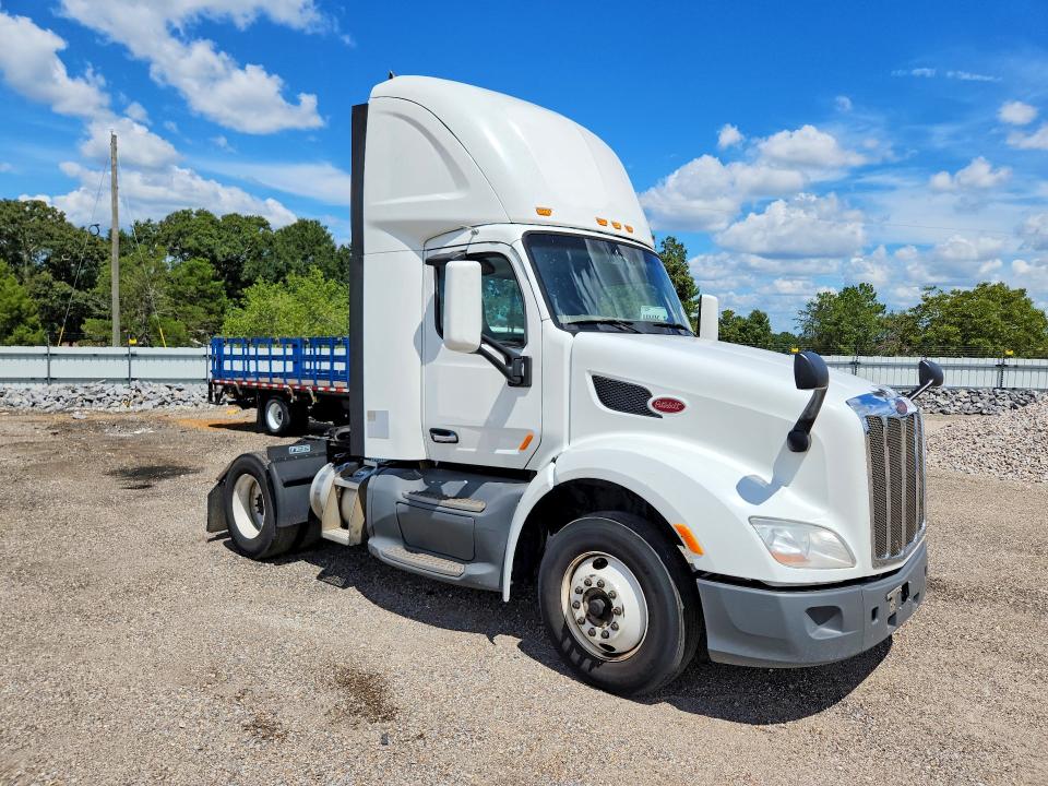 2018 Peterbilt All other VIN 1XPBA48X0JD477793 COPART salvage auction — NORMAL WEAR, CT, sold $7,200 on 2026-09-15 (photo 4)
