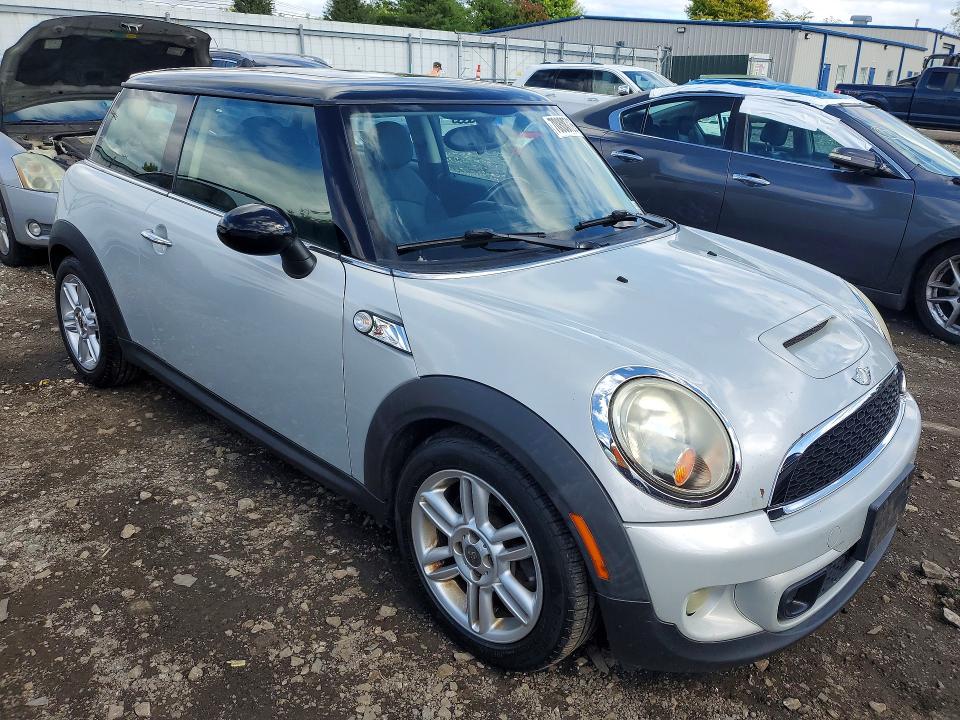 2011 Mini Cooper VIN WMWSV3C56BTY10251 COPART salvage auction — MECHANICAL, MD - CERTIFICATE OF TITLE (P), sold $250 on 2026-10-12 (photo 4)
